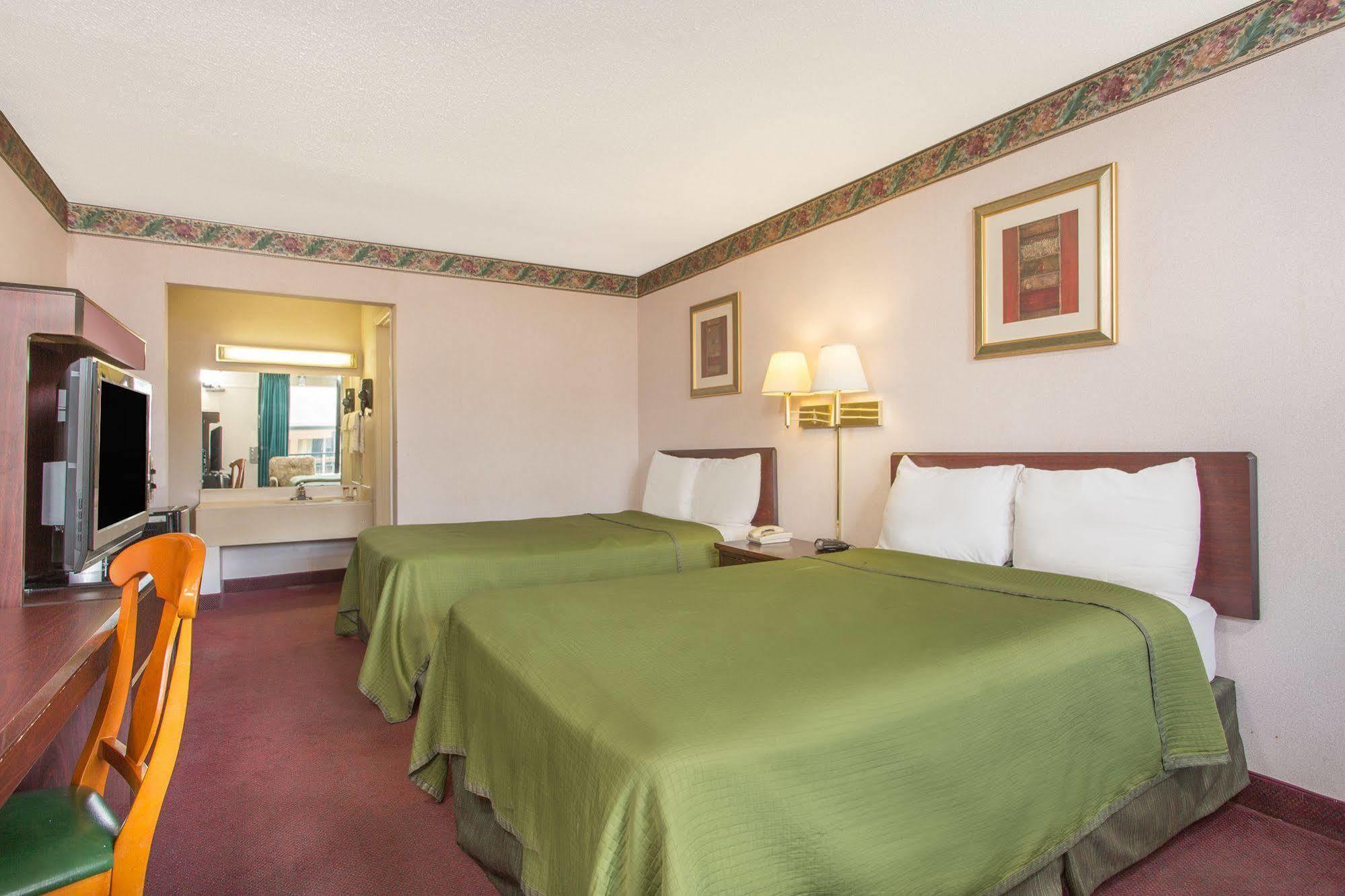 Knights Inn Роанок Экстерьер фото
