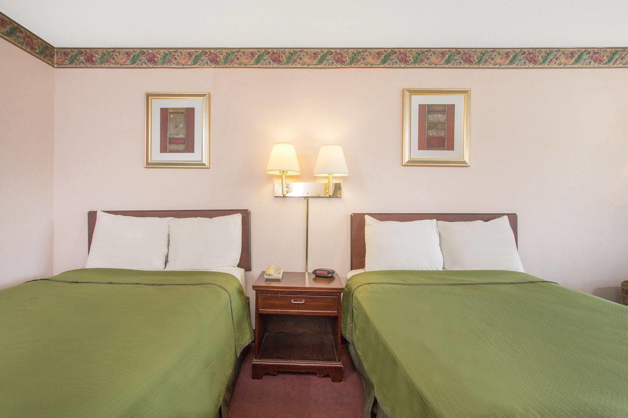Knights Inn Роанок Экстерьер фото